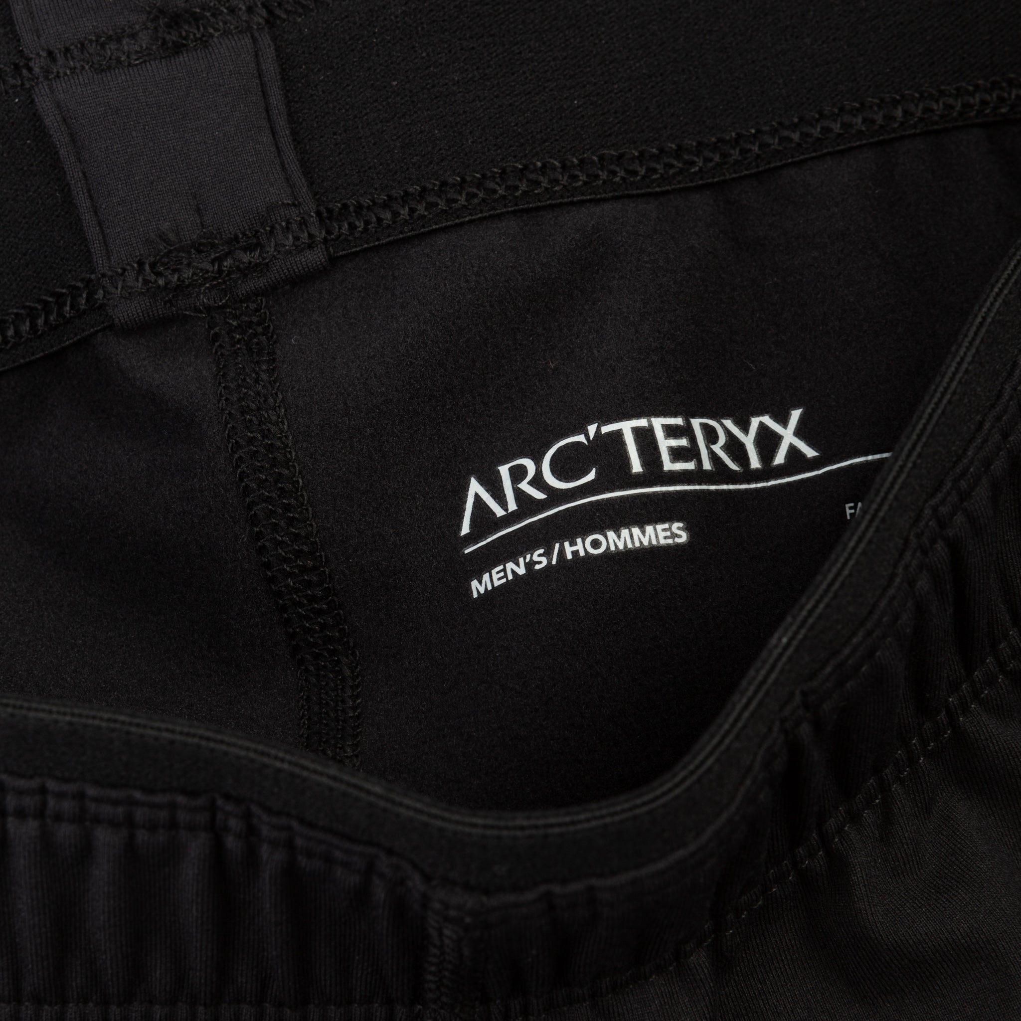 210000040353-arcteryx-m_rho_lt_bottom-black-d1