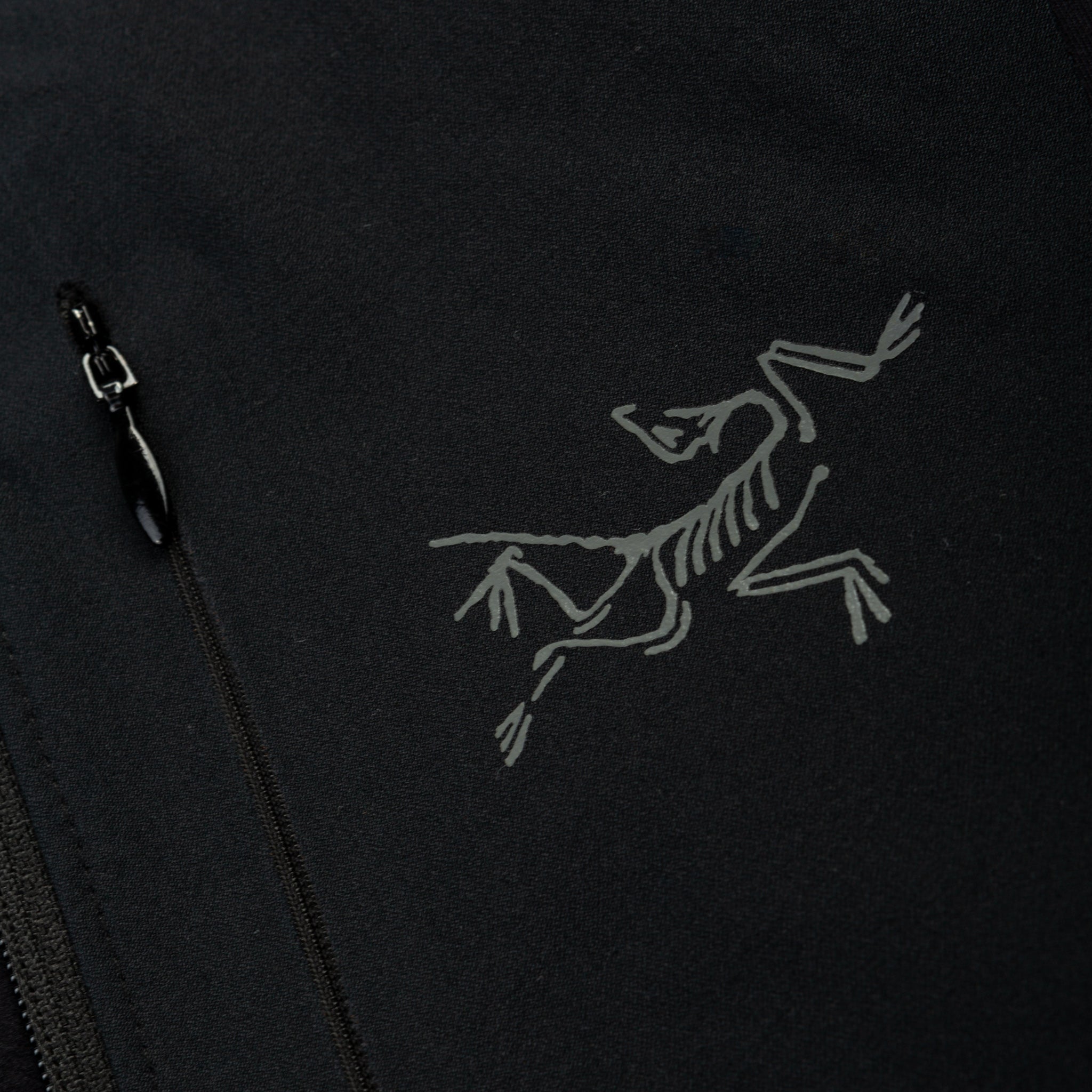 210000040361-arcteryx-m_rho_lt_zip_neck-black-d1