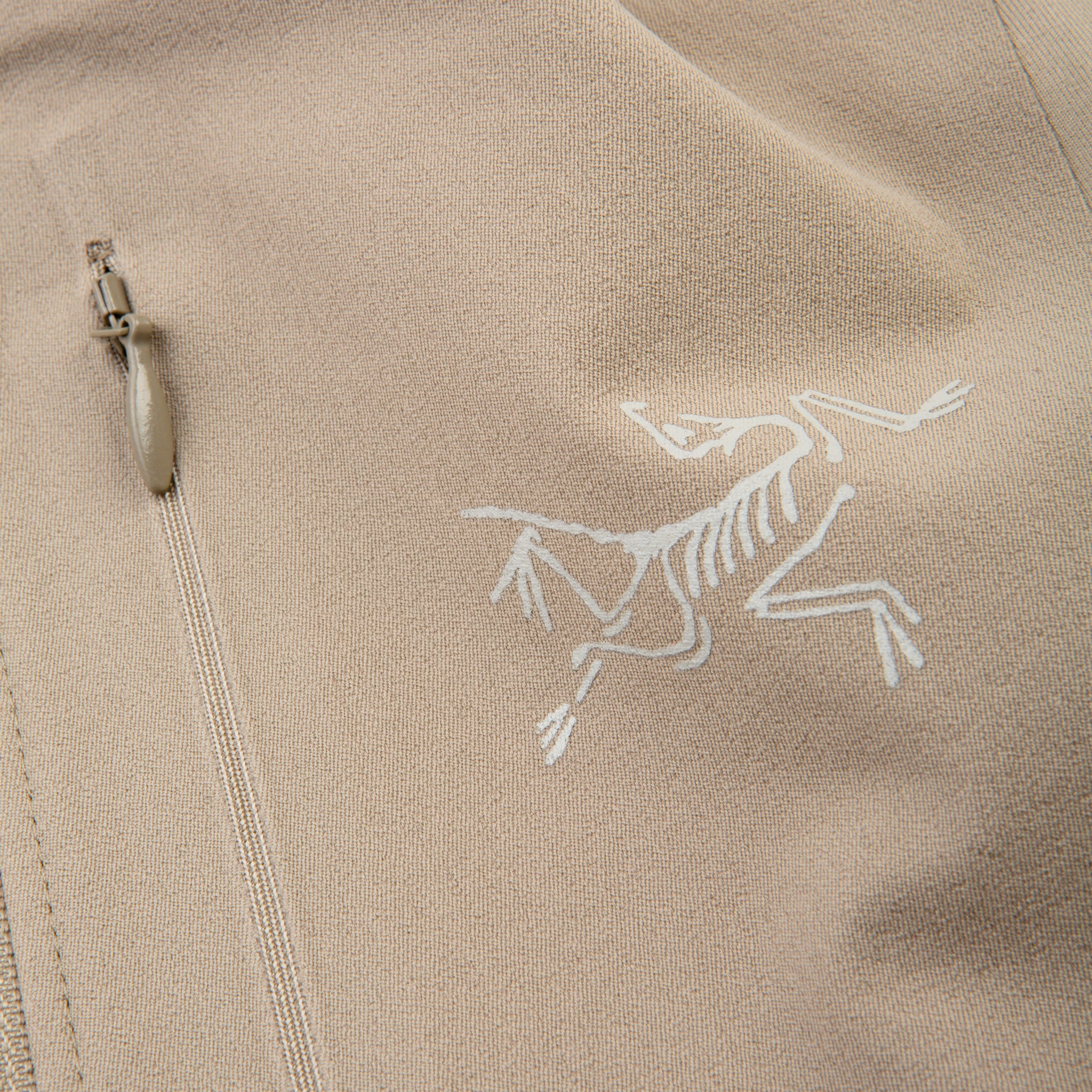 210000045285-arcteryx-m_rho_lt_zip_neck-neutral-d1