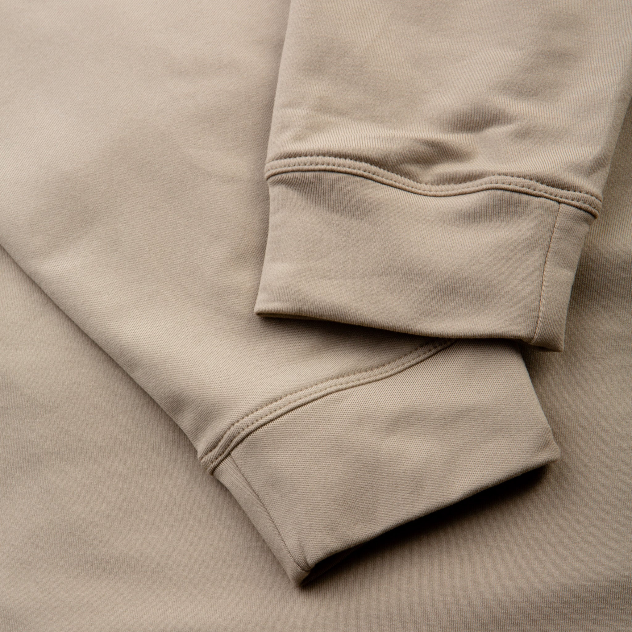 210000045285-arcteryx-m_rho_lt_zip_neck-neutral-d2