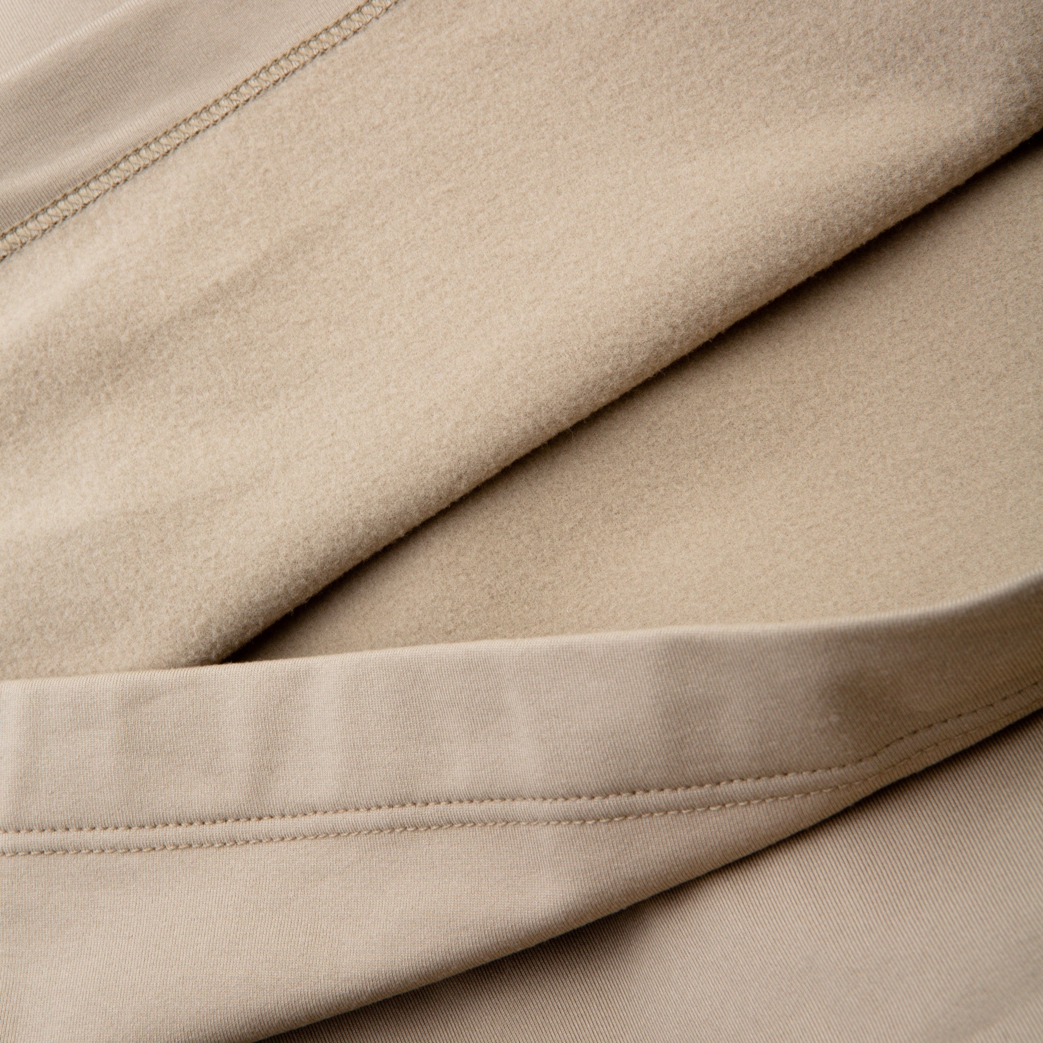 210000045285-arcteryx-m_rho_lt_zip_neck-neutral-d3