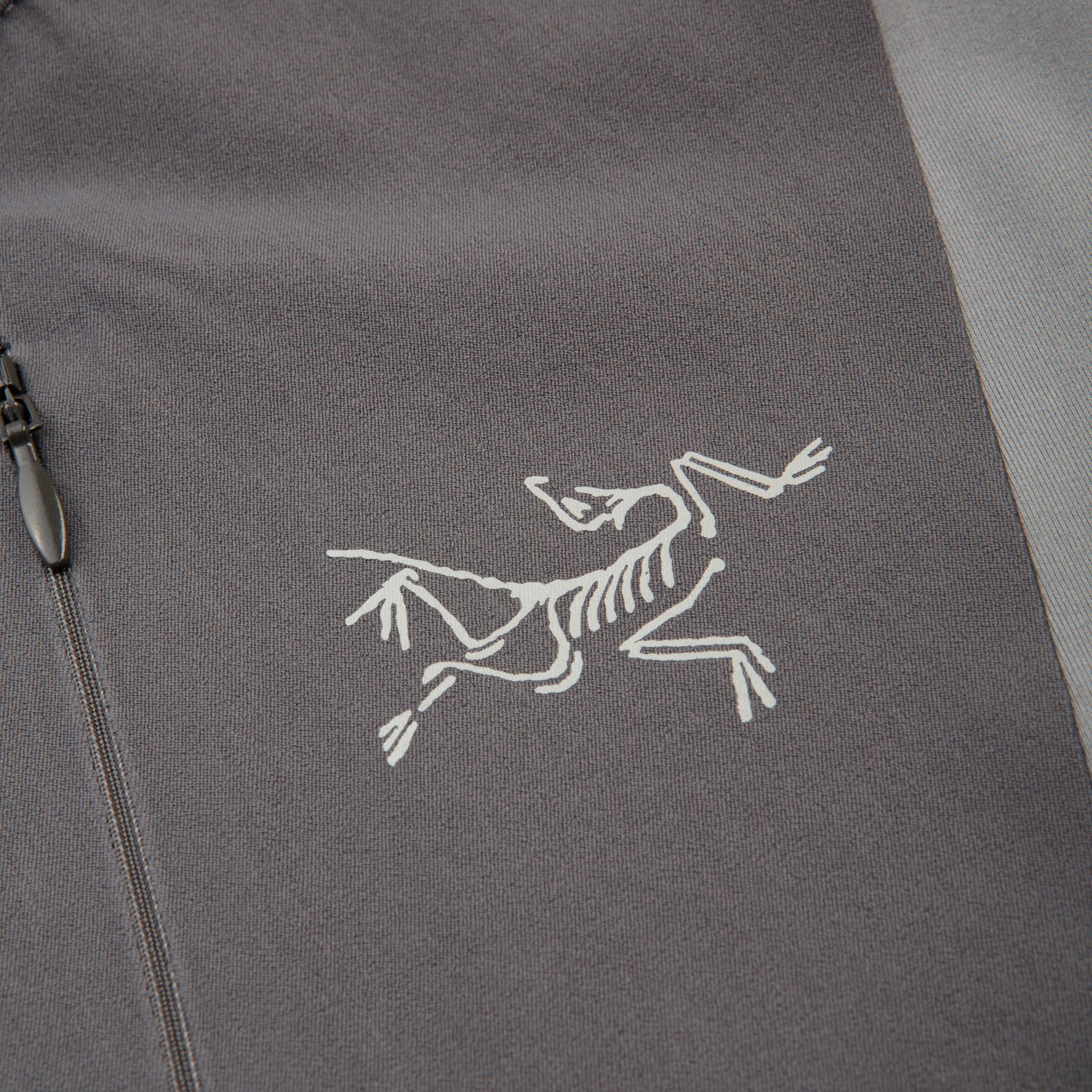 210000045289-arcteryx-m_rho_lt_zip_neck-grey-d1