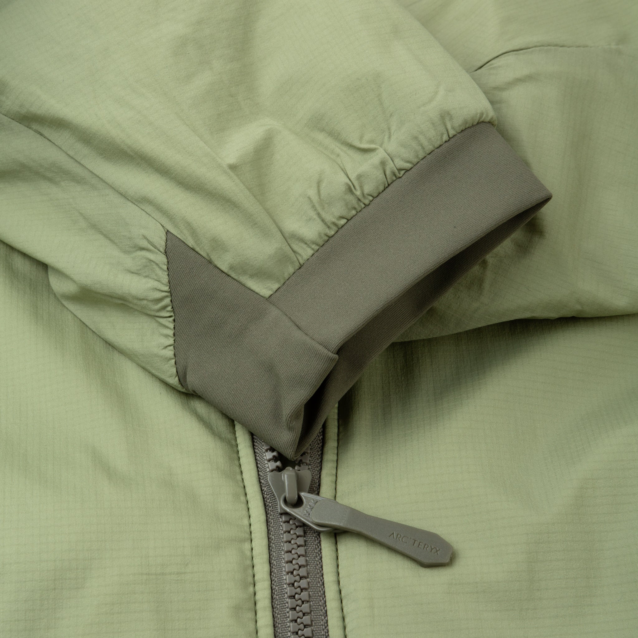 210000045714-arcteryx_m_atom_hoody-green-d3